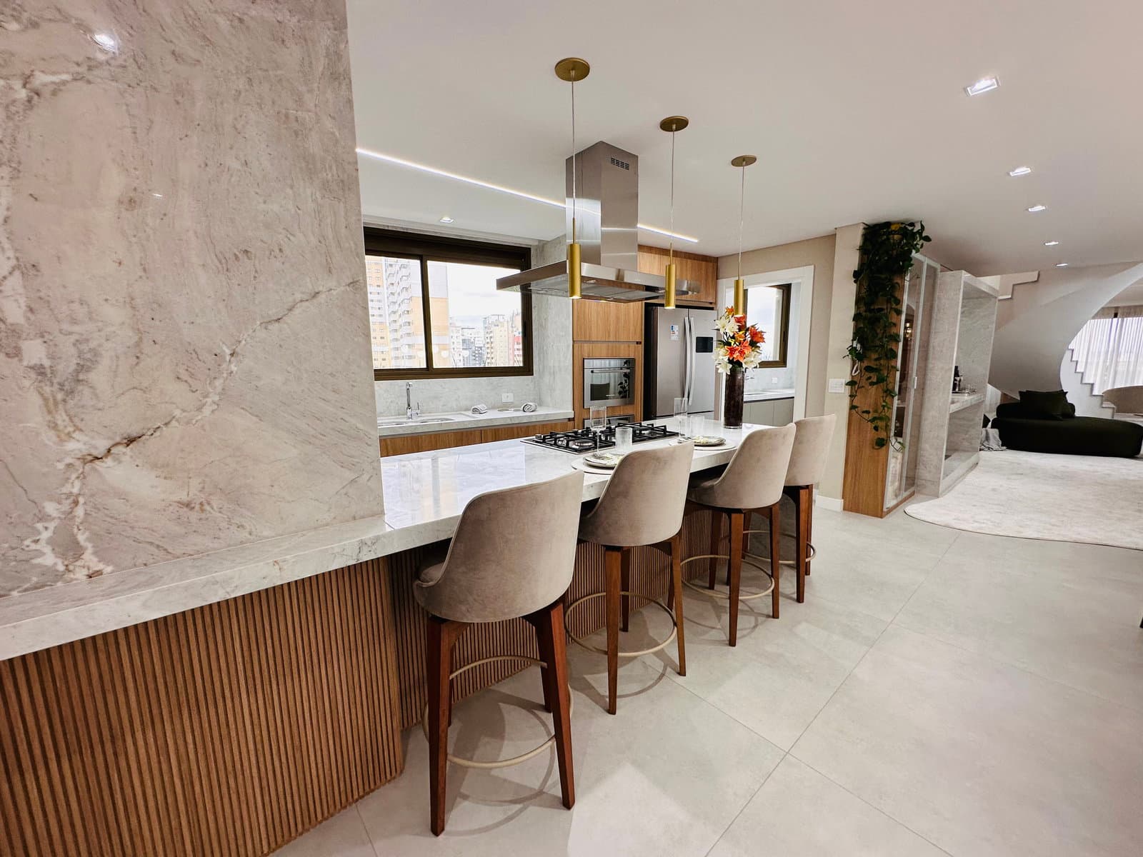 Mobiliado com 3 dormitórios à venda sendo 3 suítes, 244.41 m² por - R$ 5.650.000,00 - Agua Verde - Curitiba/PR